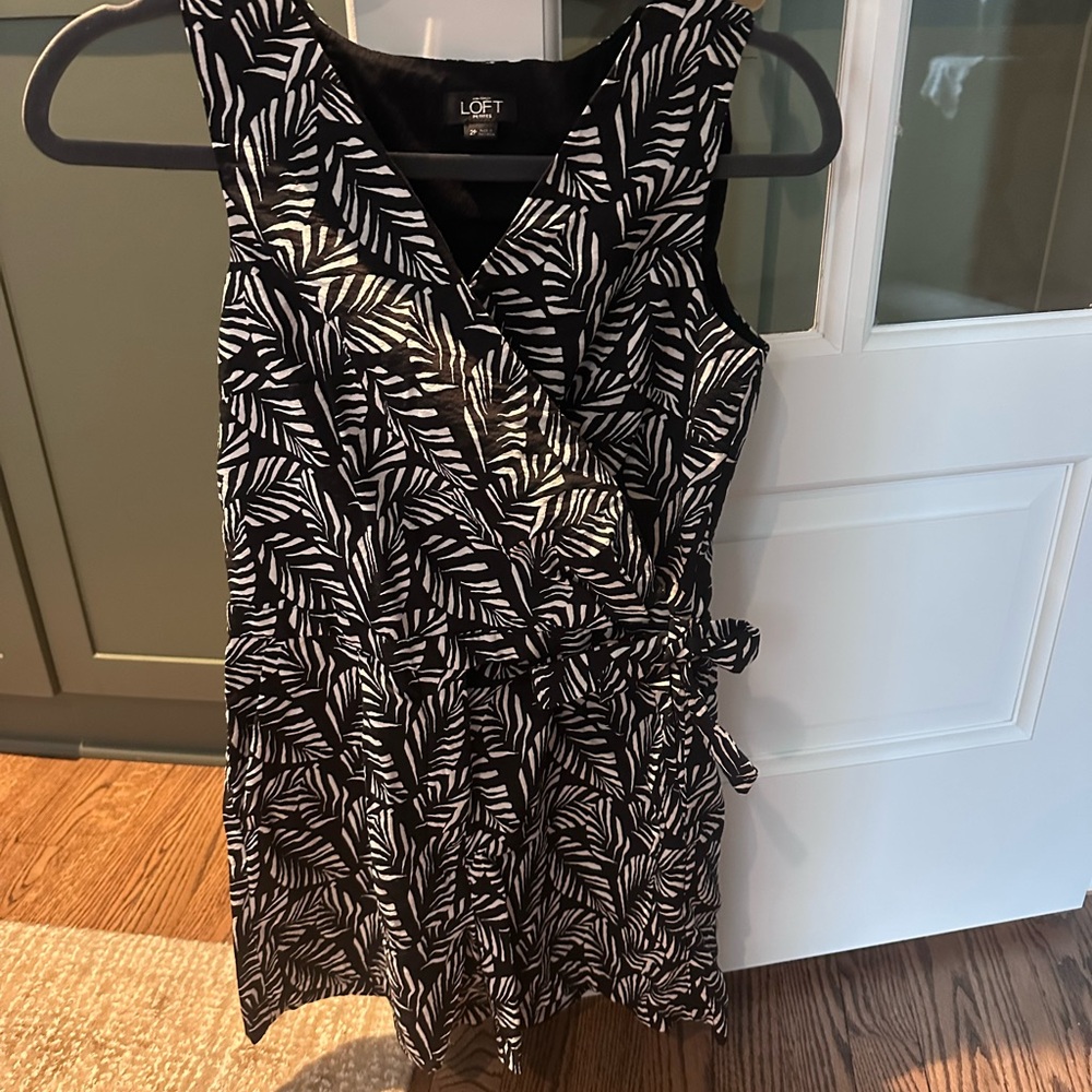 LOFT Black & White Sleeveless Wrap short jumper